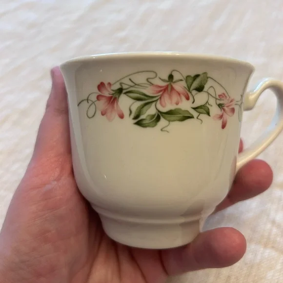 Vintage Homer Laughlin teacup, saucer, and creamer set, Pink Violets pattern - Picture 10 of 12